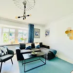 Aday - Modern 2 Bedroom Charming Central Apartment With Public Parking