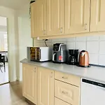 Aday - Modern 2 Bedroom Charming Central Apartment With Public Parking