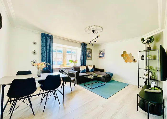 Aday - Modern 2 Bedroom Charming Central Apartment With Public Parking